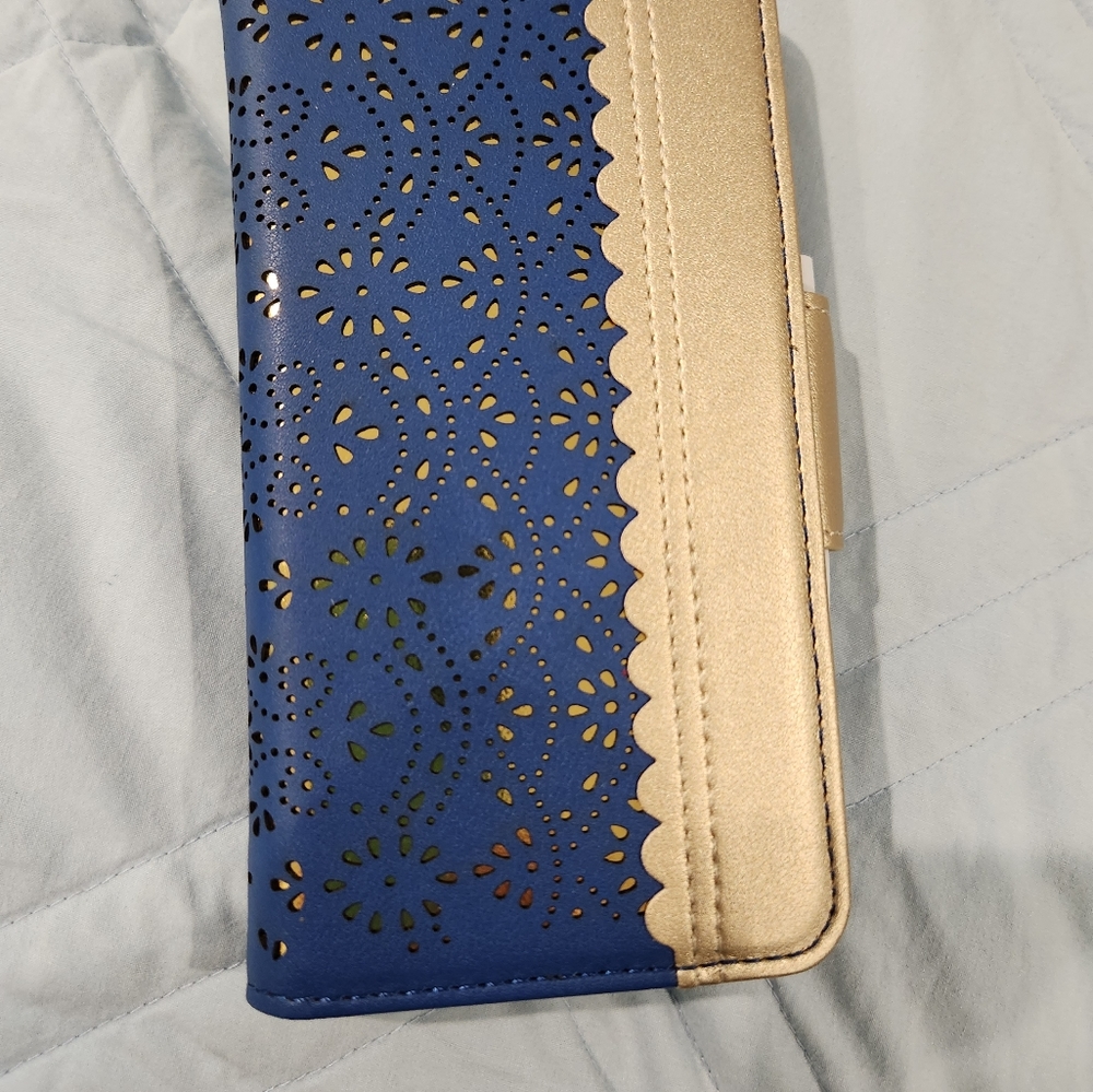 NWT!  Samsung Galaxy S10e phone case.